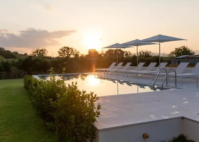 Mikro Livadi Special Lodges